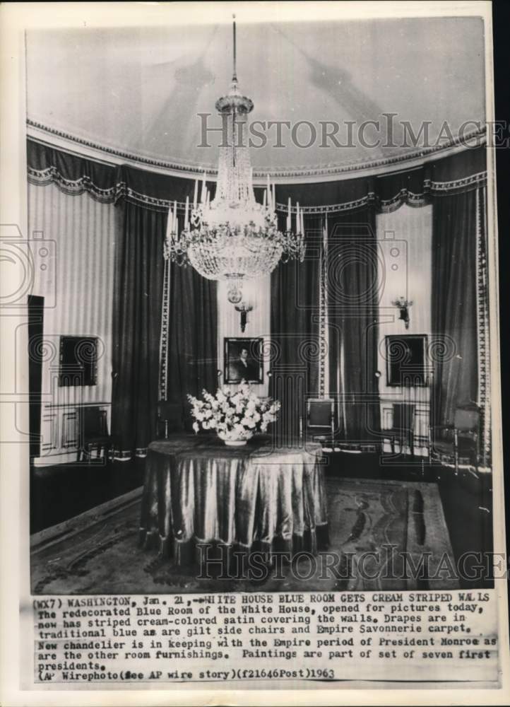 Load image into Gallery viewer, 1963 Press Photo A chandelier over a table with flowers in the Blue Room, DC

