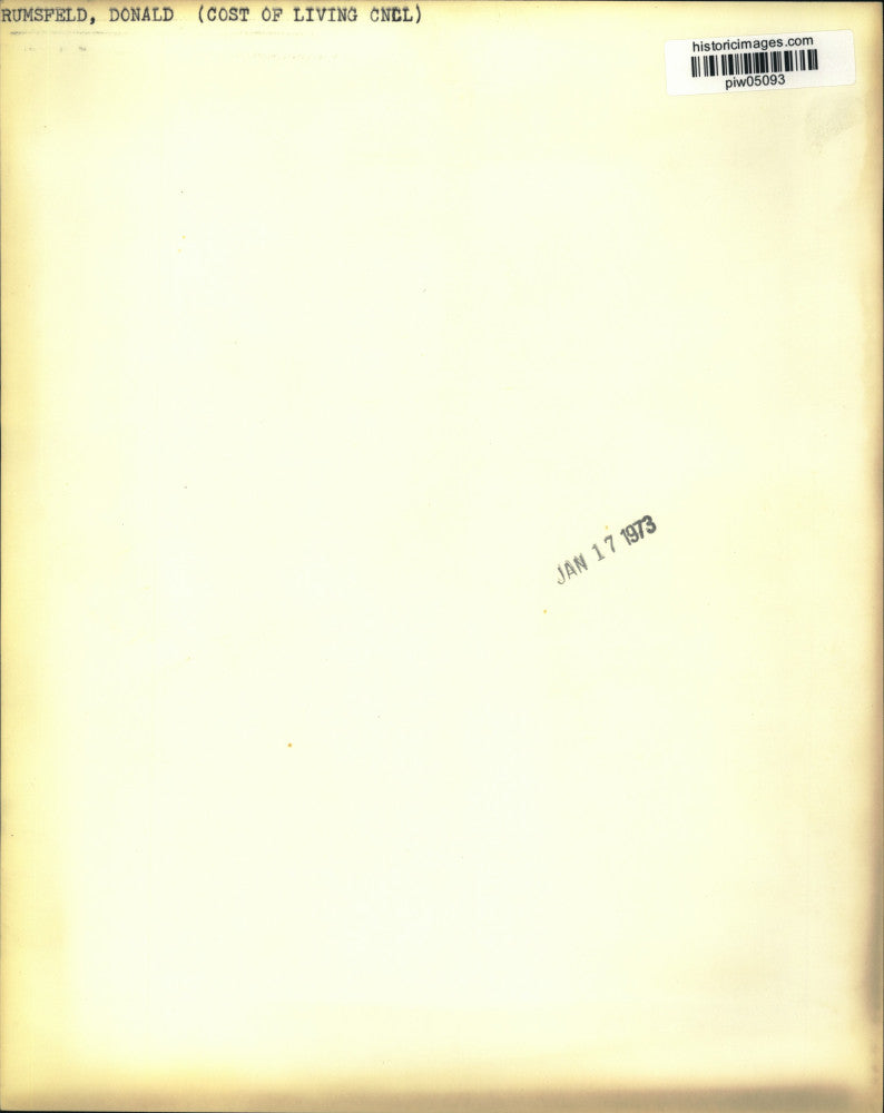 1973 Press Photo Director Donald Rumsfeld gestures 3 at White House, Washington