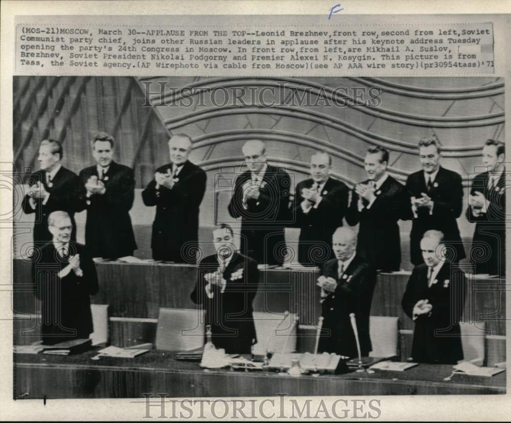 1971 Press Photo Soviet President Nikolai Podgorny & politicians applaud, Moscow