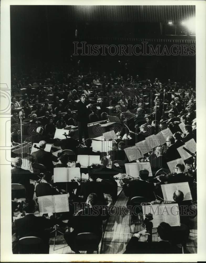 Load image into Gallery viewer, 1965 Press Photo New York Philharmonic, United Nations anniversary, New York
