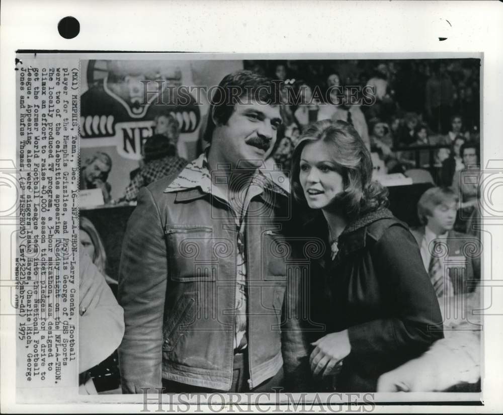 1975 Press Photo Grizzlies' football player Larry Csonka & Phyllis George in TN- Historic Images