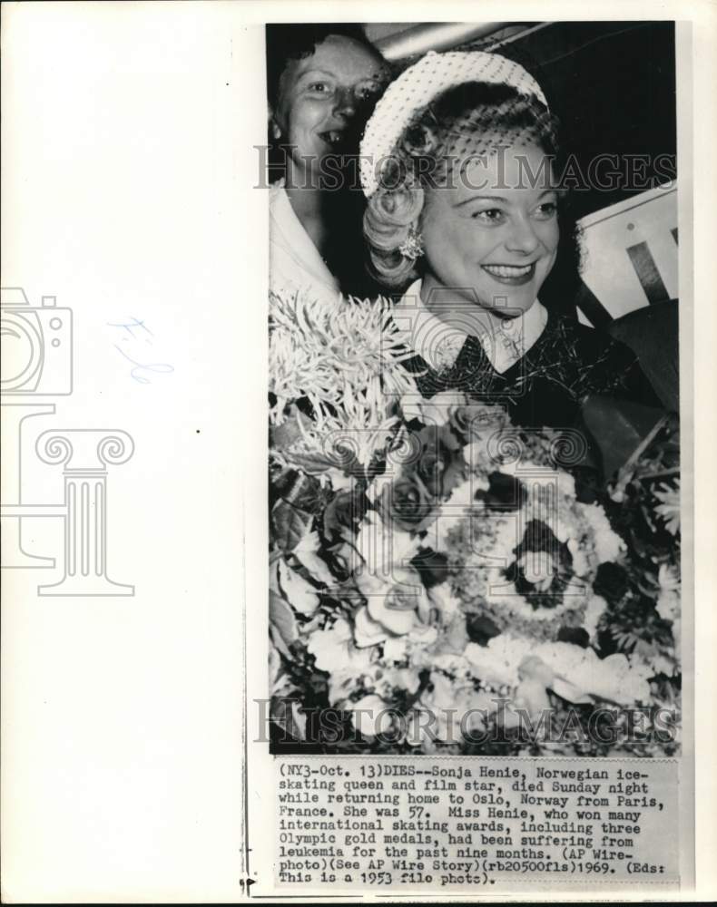 1953 Press Photo Norwegian ice skating queen Sonja Henie - piw12990- Historic Images