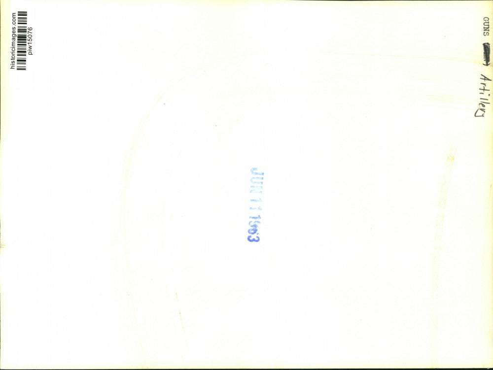 1963 Press Photo J. Harding, Bernie Mitchell, Lee Wallace by Civil War gun in VA