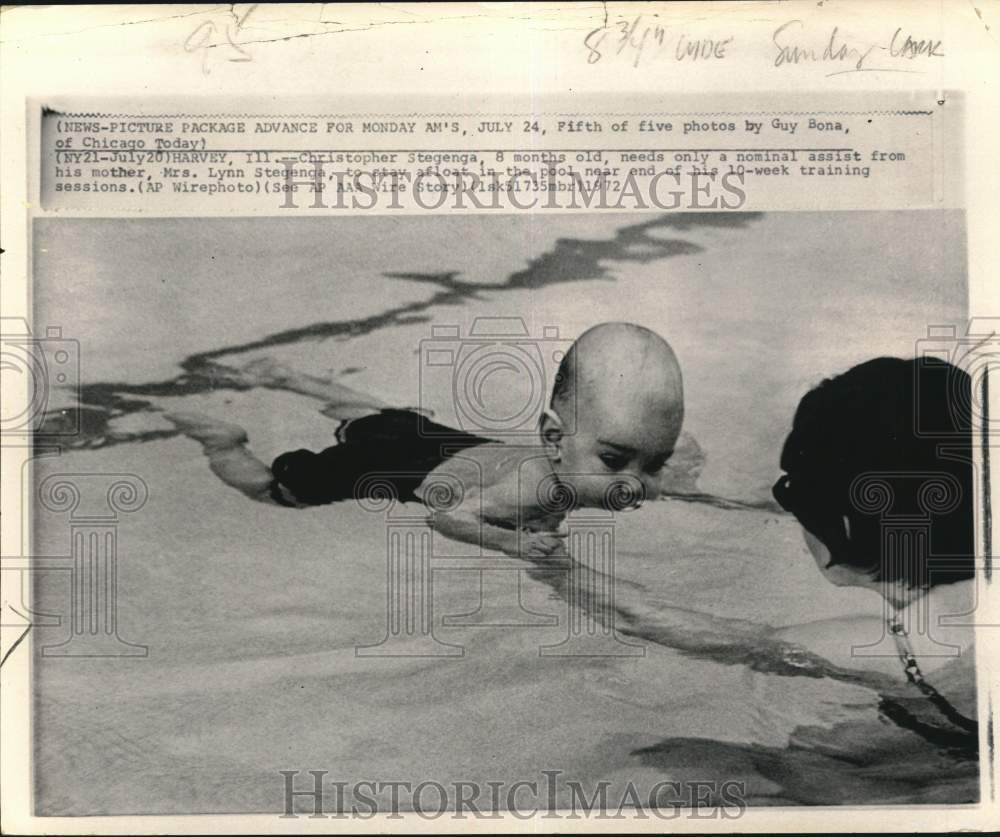 1972 Press Photo Lynn Stegenga &amp; son Christopher swimming in pool at Harvey, IL- Historic Images