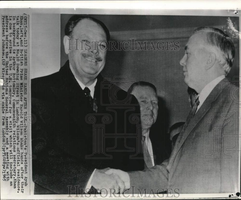 Load image into Gallery viewer, 1965 Press Photo Pakistan's President Ayub Khan &amp; Premier Harold Wilson, London
