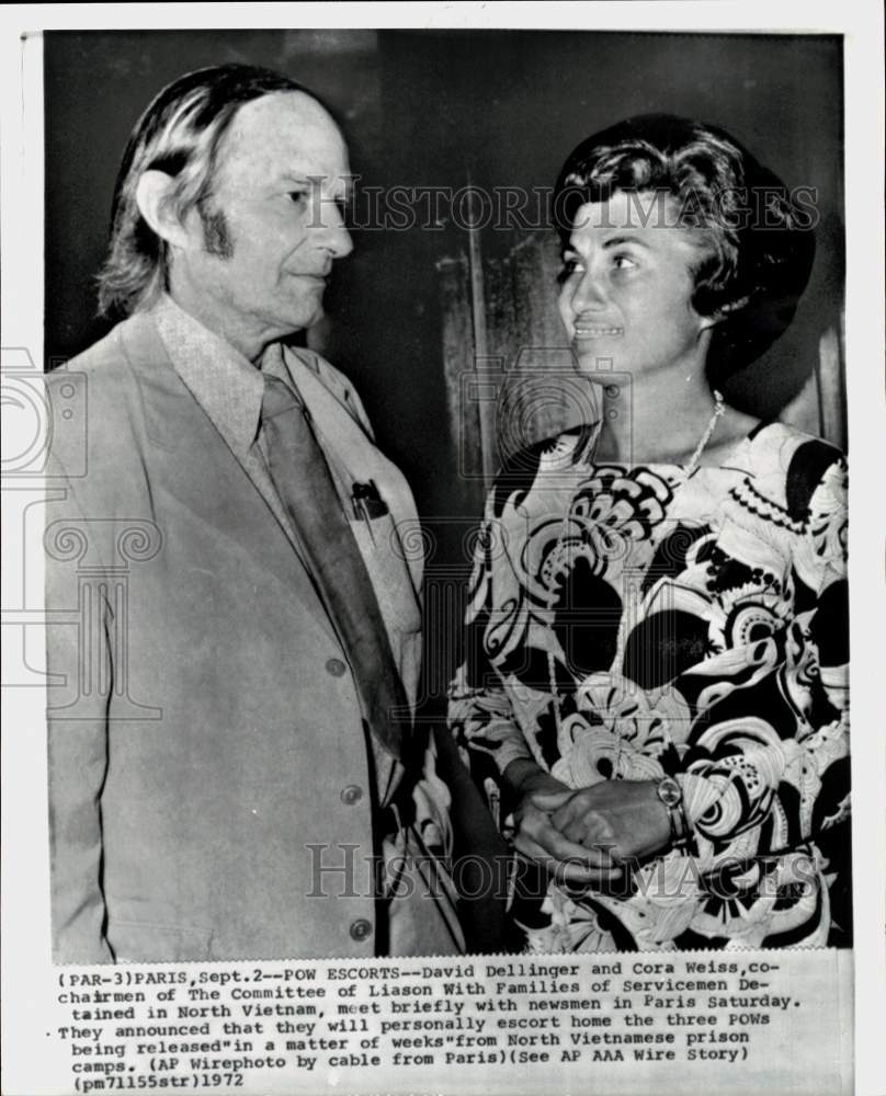 1972 Press Photo David Dellinger & Cora Weiss meet in Paris during Vietnam War