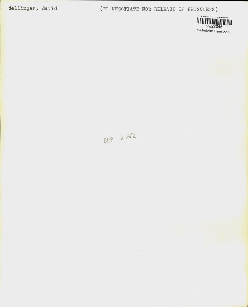 1972 Press Photo David Dellinger & Cora Weiss meet in Paris during Vietnam War