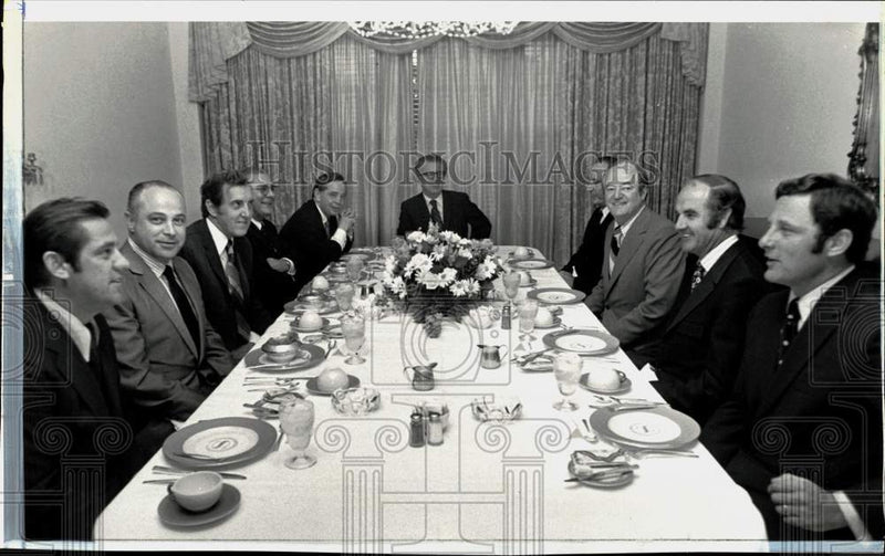 Load image into Gallery viewer, 1972 Press Photo Democratic party members at dinner party in Washington DC
