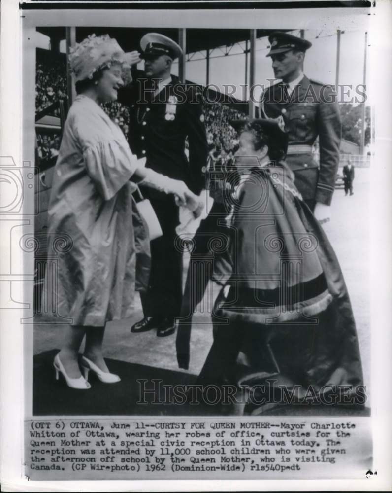 1962 Press Photo Charlotte Whitton &amp; others greet Queen Elizabeth in Canada- Historic Images