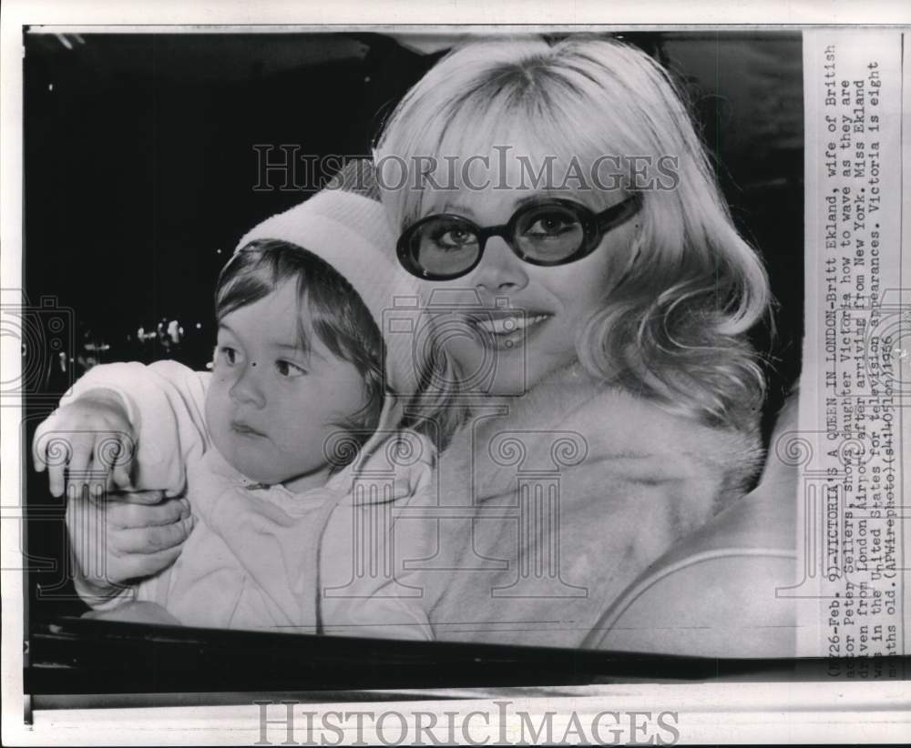 1956 Press Photo Britt Ekland &amp; daughter Victoria arrive in New York in car- Historic Images