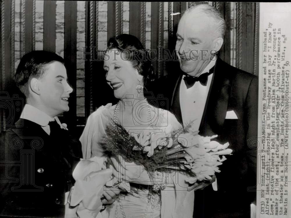 1950 Press Photo Actress Lynn Fontanne, Alfred Lunt & Allen Martin Jr. in NY- Historic Images