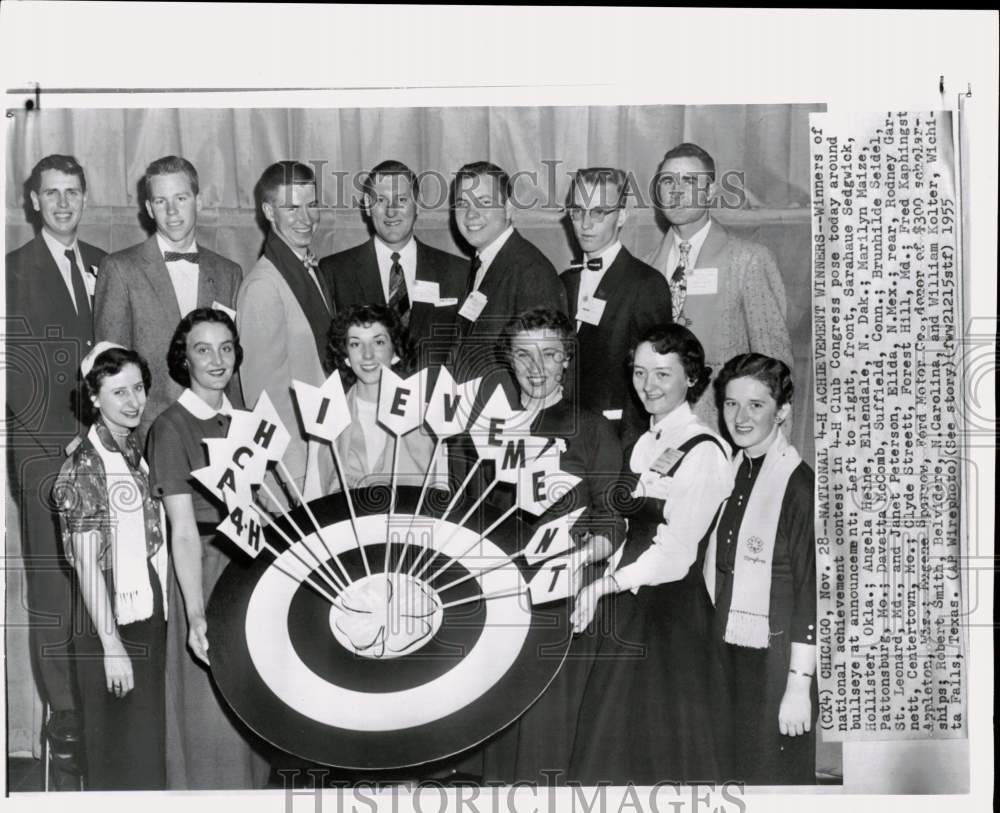 1955 Press Photo 4-H Club's National Achievement Contest winners in Chicago, IL- Historic Images