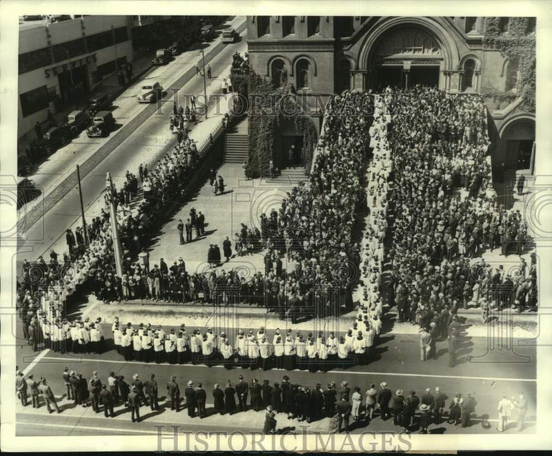 Load image into Gallery viewer, 1939 Press Photo Connolly Is Made Bishop At Ceremony At St. Mary's In SF
