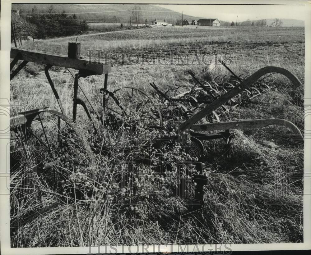 1969 Press Photo Decline of small farm as way of life is apparent across country