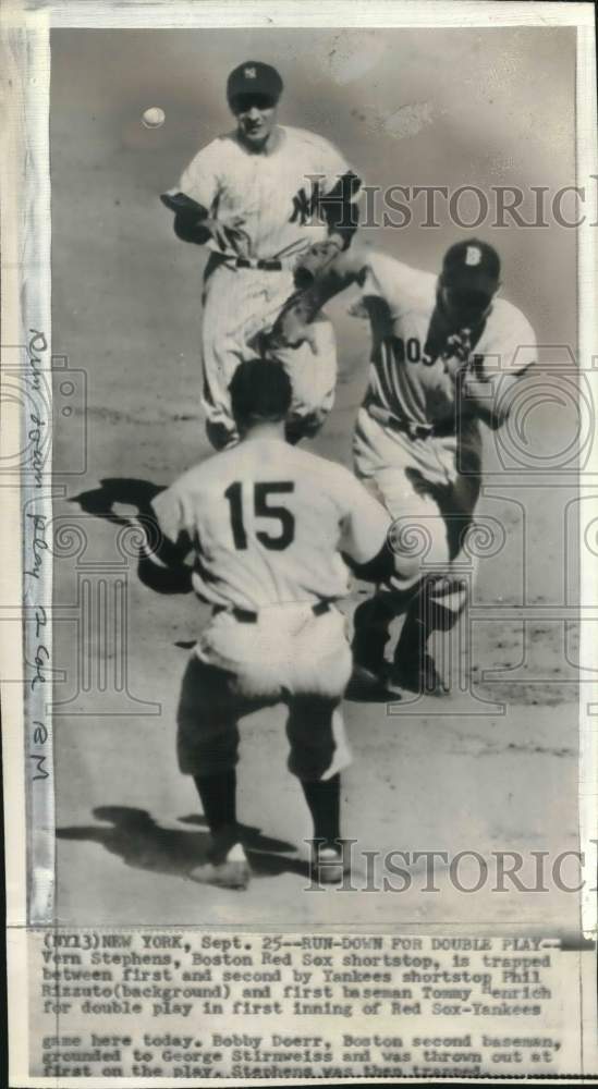 1948 Press Photo Phil Rizzuto &amp; Tommy Henrich trap Vern Stephens, New York- Historic Images