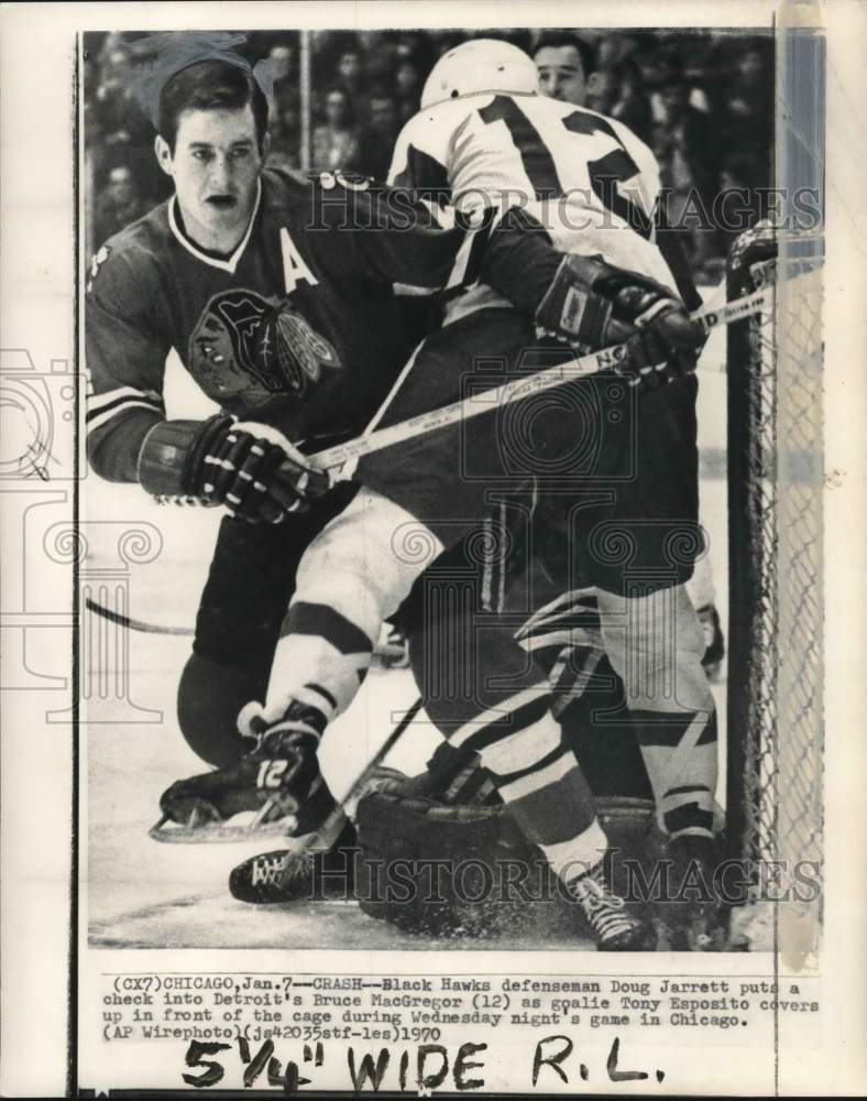 1970 Press Photo Ice hockey player Doug Jarrett &amp; others at the game, Illinois- Historic Images