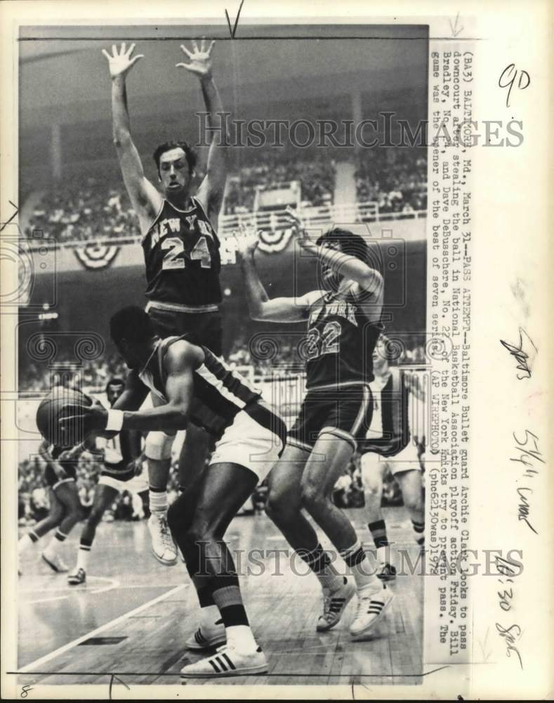 1972 Press Photo Clark Looks To Pass Down Court After Steal At Game In Baltimore- Historic Images