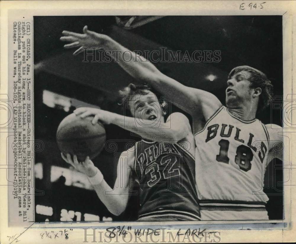 1971 Press Photo Chicago Bulls versus Philadelphia 76ers, NBA play - pix06636- Historic Images