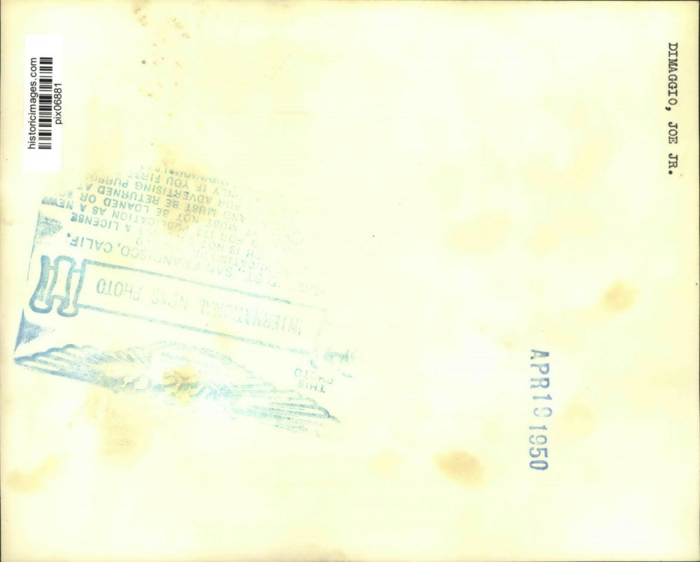 1950 Press Photo Joe DiMaggio Jr. tossing snowballs outside his home, New York