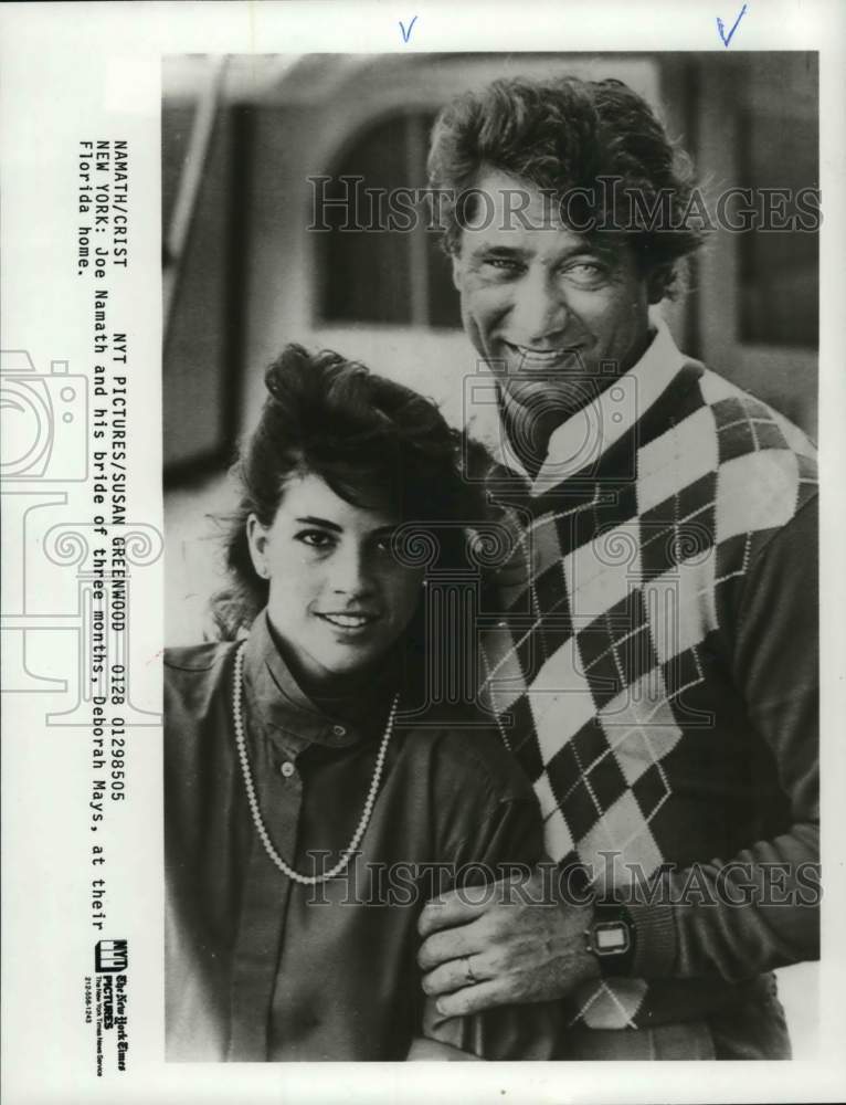 1985 Press Photo Former football player Joe Namath and his wife at Florida home- Historic Images