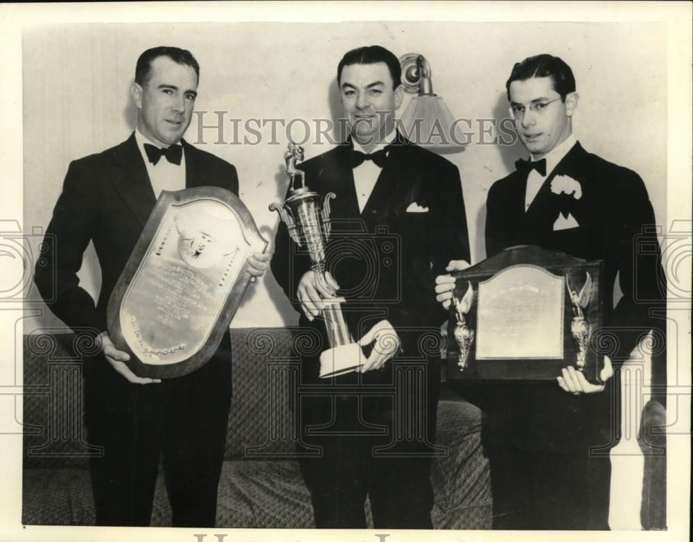 1941 Press Photo Johnny Cooney, Jimmy Wilson &amp; Dom DiMaggio get awards, Boston- Historic Images