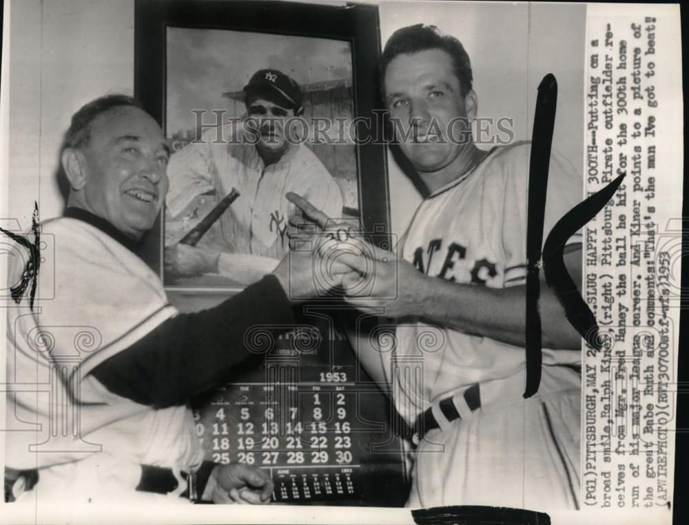 1953 Press Photo Ralph Kiner &amp; Mgr Fred Haney, 300th home run ball, Pittsburgh- Historic Images