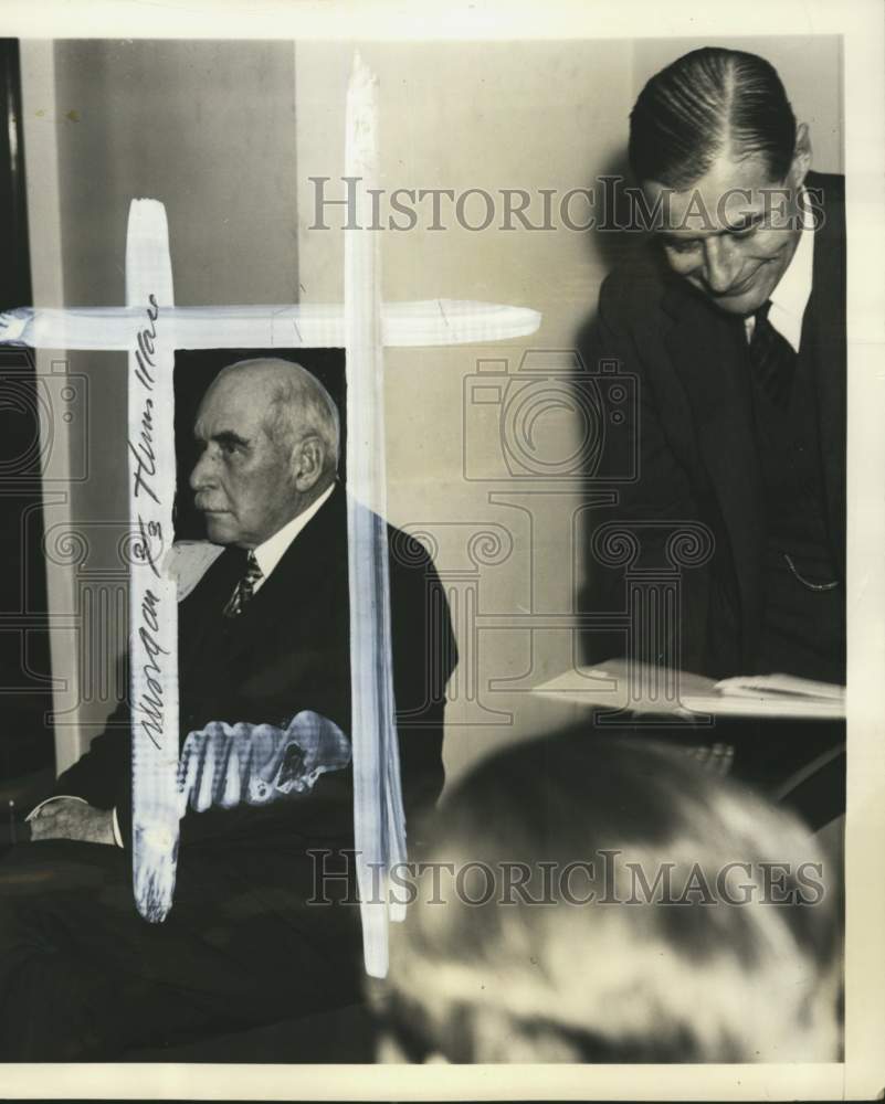 1938 Press Photo Banker J.P. Morgan & son Junius S. shown in witness room, NY