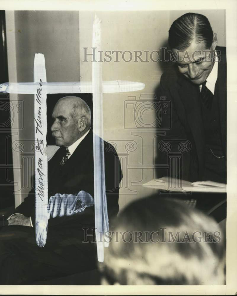 Load image into Gallery viewer, 1938 Press Photo Banker J.P. Morgan &amp; son Junius S. shown in witness room, NY
