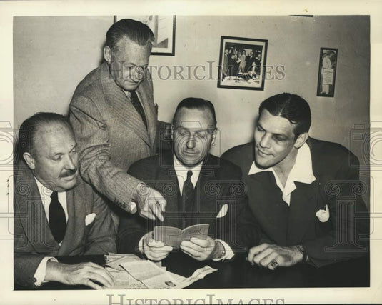 1941 Press Photo Heavyweight Boxer Buddy Baer & Others In Hearing, DC- Historic Images