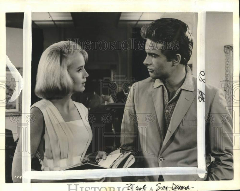 Load image into Gallery viewer, 1962 Press Photo Actors Eva Marie Saint &amp; Warren Beatty In Film "All Fall Down"

