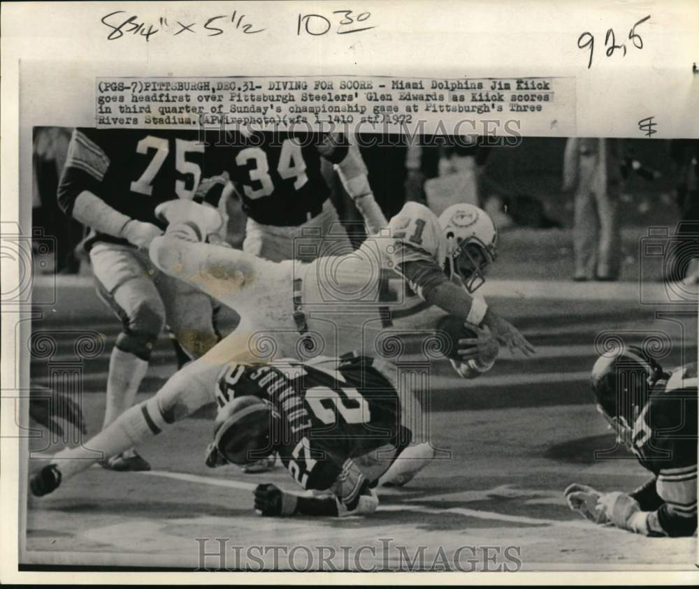 1972 Press Photo Jim Kiick scores, Dolphins &amp; Steelers football game, Pittsburgh- Historic Images