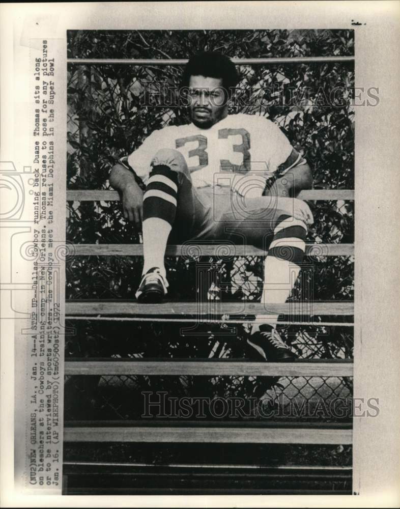 1972 Press Photo Dallas Cowboy Duane Thomas sits on bleachers, New Orleans, LA- Historic Images