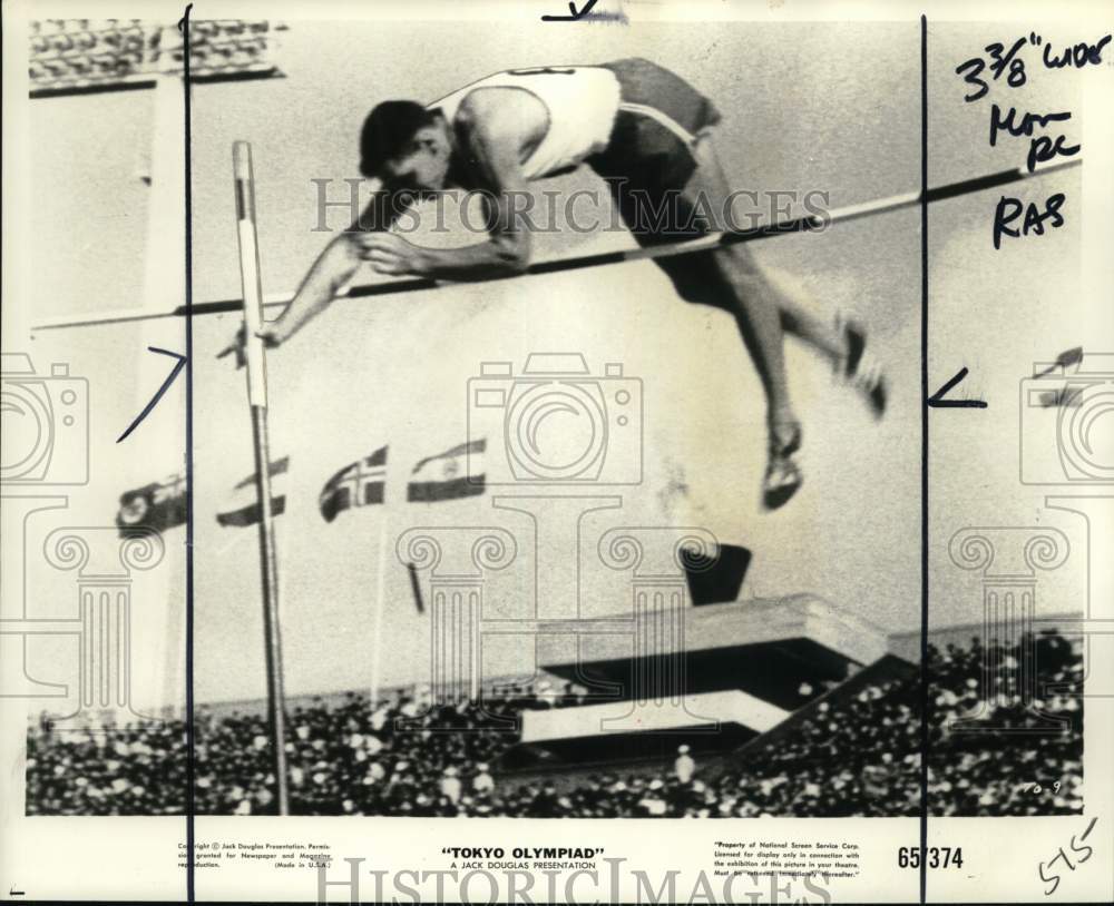 1966 Press Photo Pole Vaulter Fred Hansen clears the bar in the Olympic Games- Historic Images
