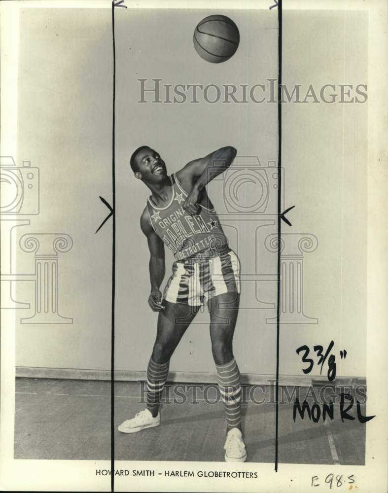 1969 Press Photo Harlem Globetrotters&#39; basketball player Howard Smith- Historic Images