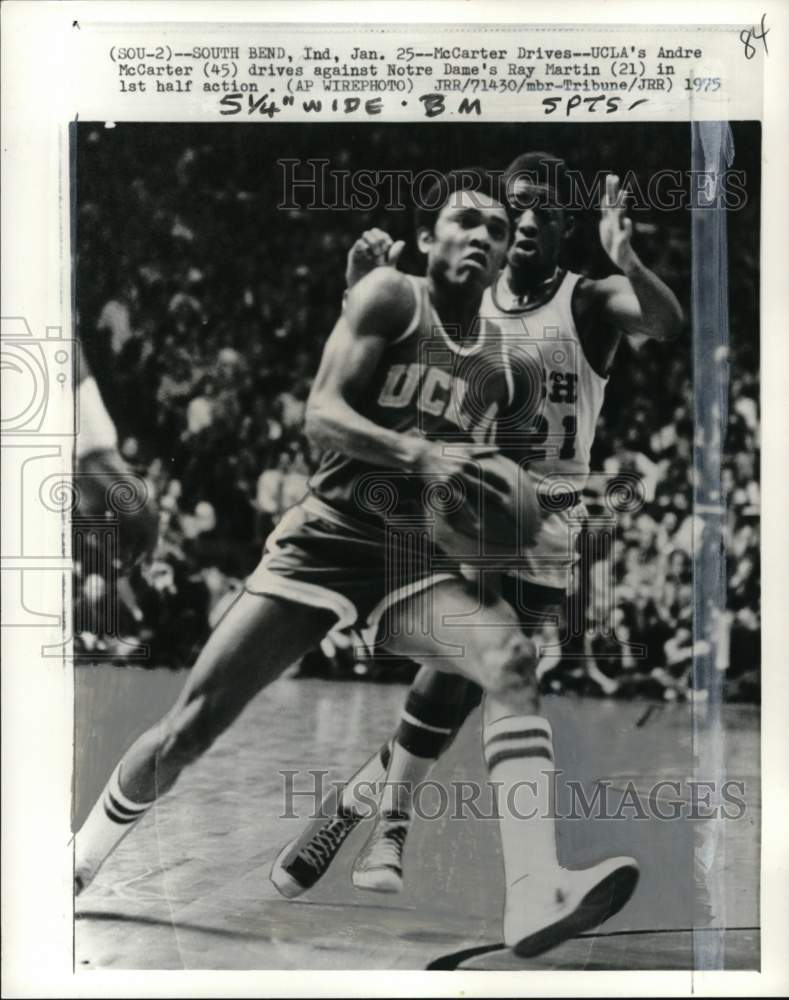 1975 Press Photo UCLA&#39;s Andre McCarter &amp; Notre Dame&#39;s Ray Martin, Basketball, IN- Historic Images