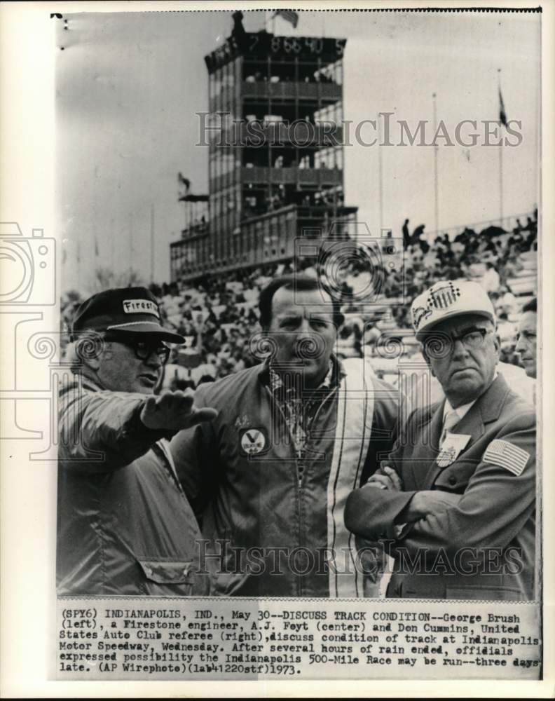 1973 Press Photo Auto racing principals discuss Indianapolis 500 track, Indiana- Historic Images