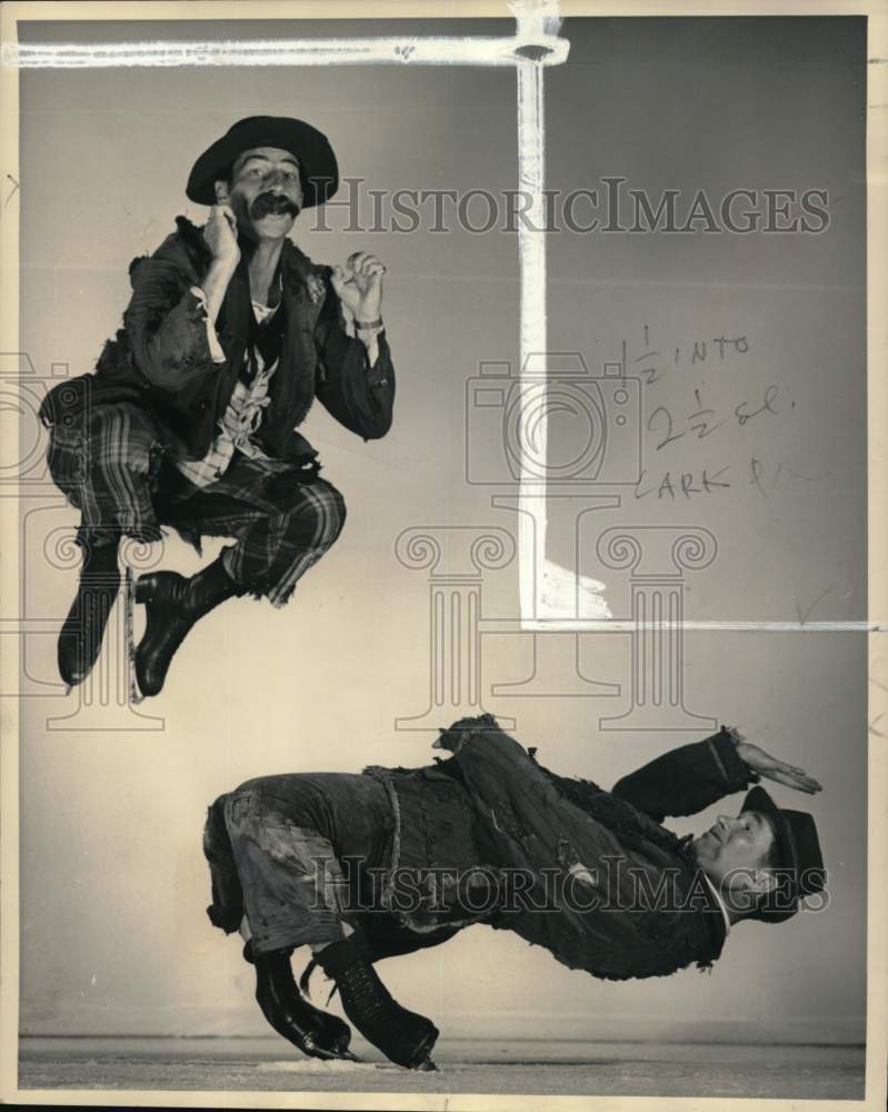 1950 Press Photo Ice Skaters Frick and Frack perform comedy ice skating- Historic Images