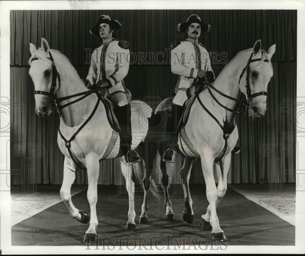 1976 Press Photo Horses &amp; riders in &quot;Pas De Deux,&quot; Royal Lipizzan Stallion Show- Historic Images