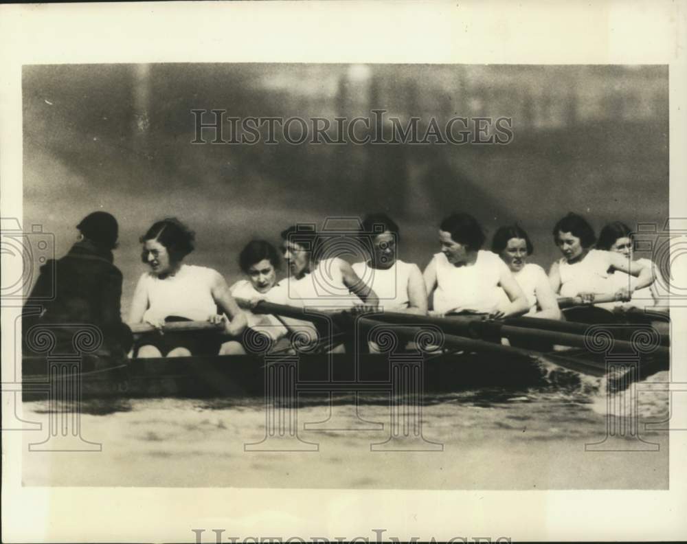 1934 Press Photo Newnham College's crews varsity, Barnes, England - pix14449- Historic Images