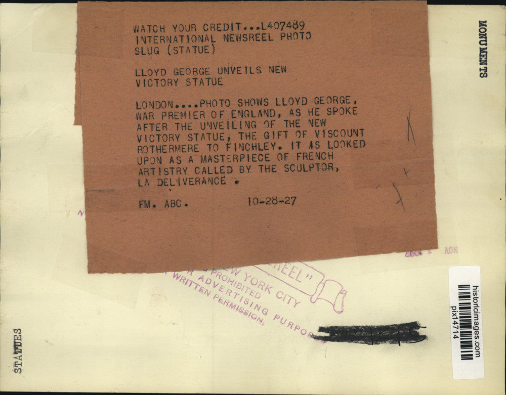 1927 Press Photo Crowd watches the reveal of Victory Statue, London - pix14714