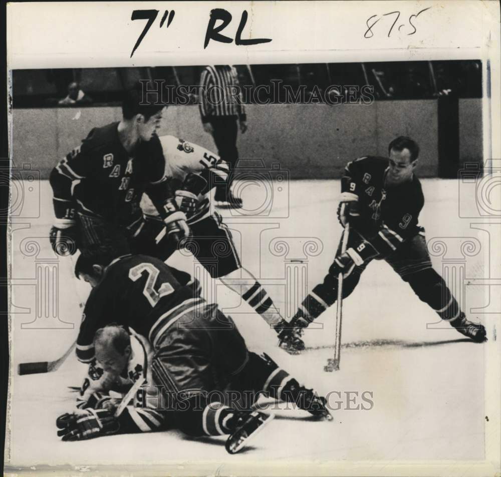 1969 Press Photo New York & Chicago's hockey match, New York - pix14948- Historic Images