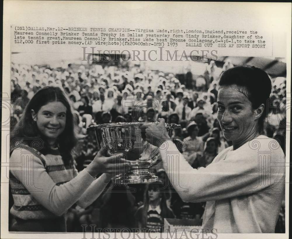 1973 Press Photo Tennis players Virginia Wade &amp; Maureen Brinker, Dallas, Texas- Historic Images