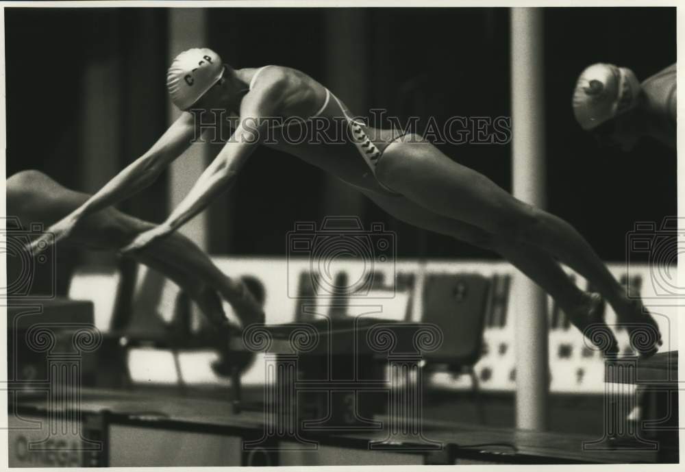 1990 Press Photo Yelena Volkova in Moscow's winter swimming title meet, Russia- Historic Images