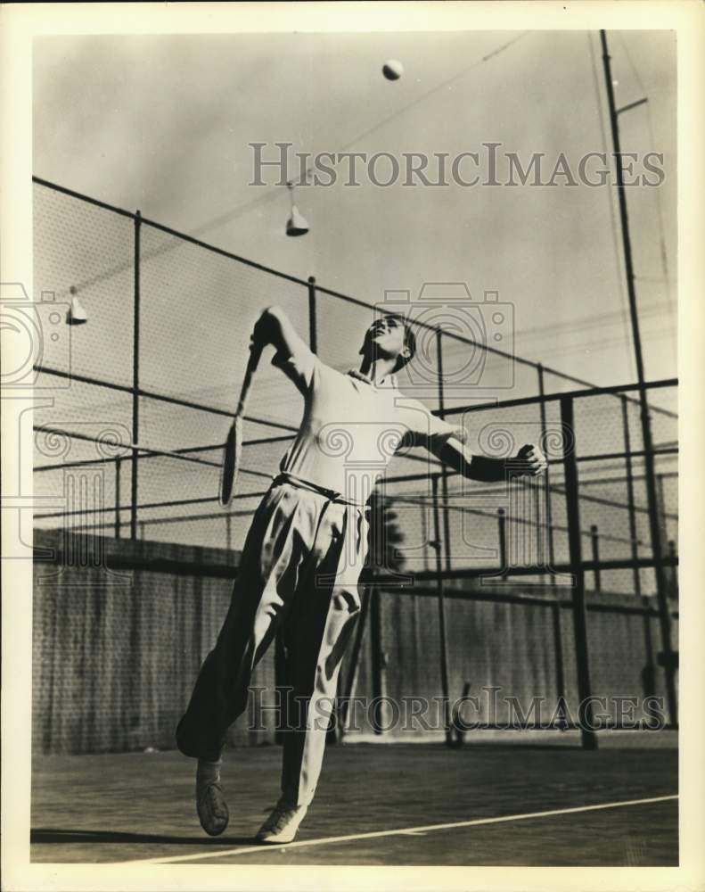1939 Press Photo Tennis player Ellsworth Vines during his training - pix18035- Historic Images