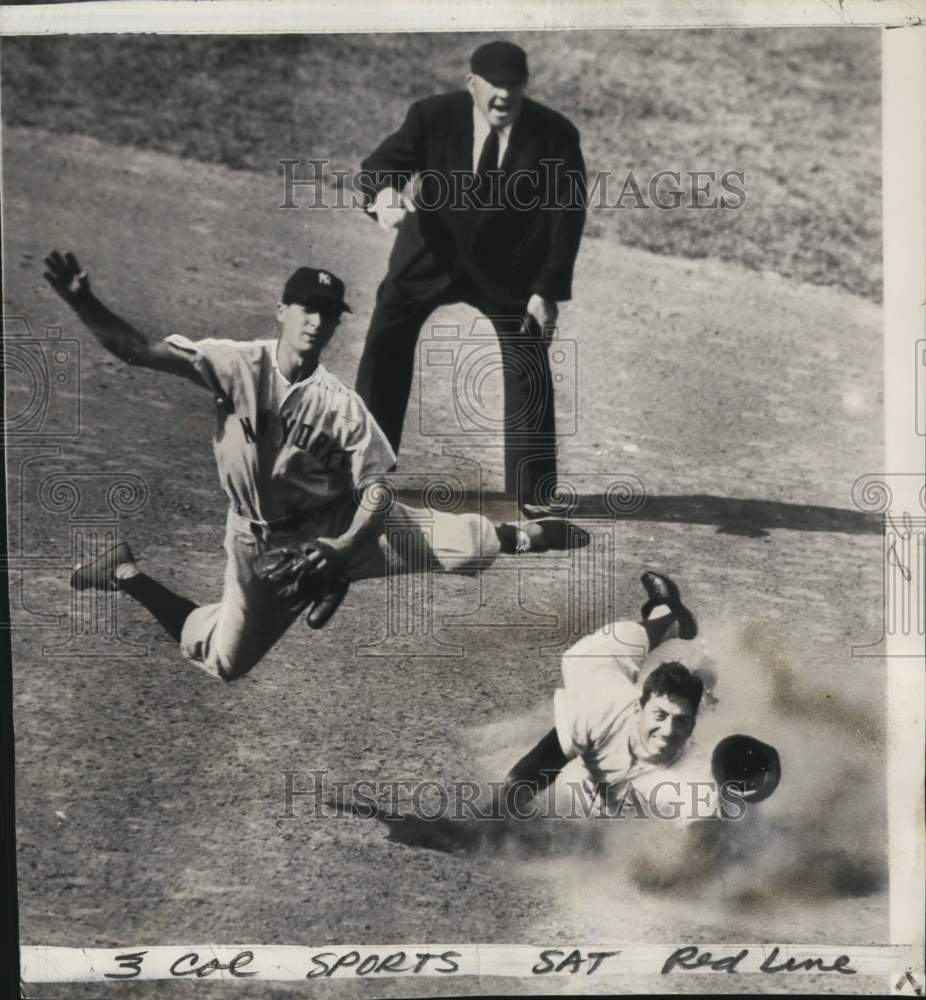 1949 Press Photo NY Yankee Gerry Coleman completing double play, Comiskey Park- Historic Images