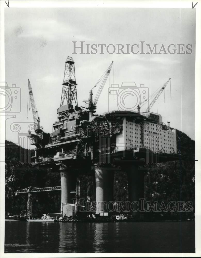 1982 Press Photo Construction of Stratfjord B oil rig near Coast of Norway- Historic Images