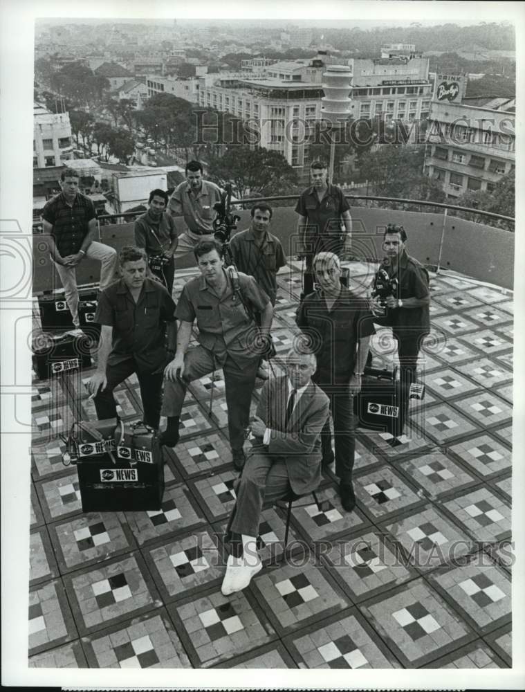 1965 Press Photo Edward P. Morgan & ABC Newsmen in "The Agony of Vietnam"- Historic Images