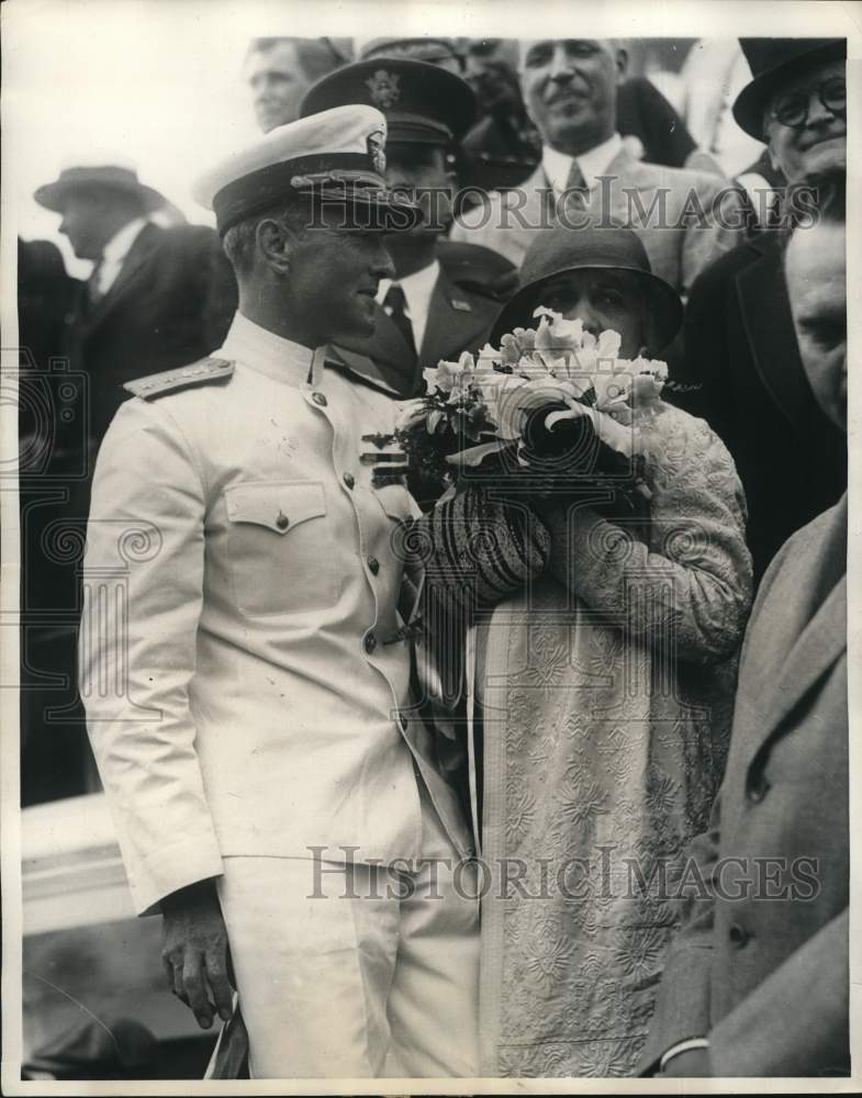 1930 Press Photo Explorer Admiral Richard Byrd &amp; mother meet on NY boat &quot;Macom&quot;- Historic Images
