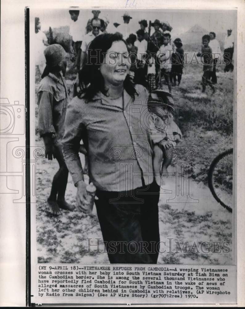 1970 Press Photo Woman with her baby during Cambodian War in Tinh Bien, Vietnam- Historic Images