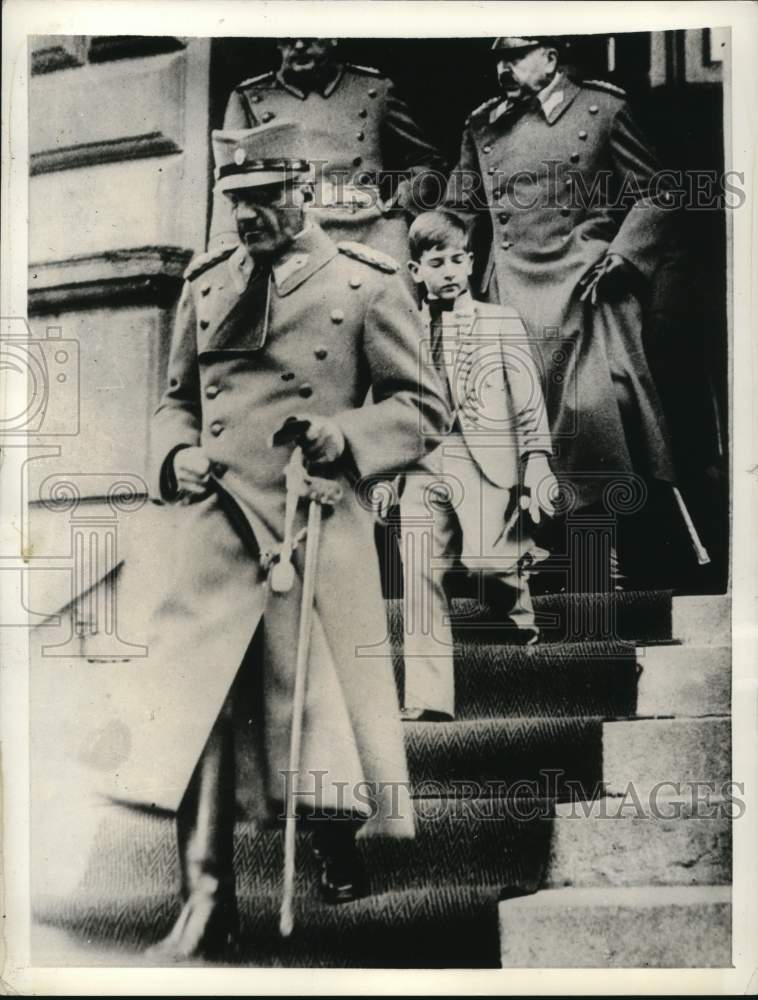 1934 Press Photo King Alexander of Yugoslavia & Son Crown Prince Peter- Historic Images